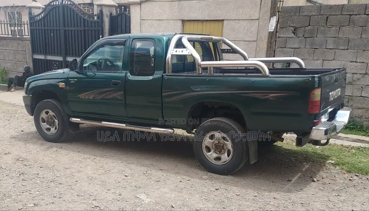 Toyota Hilux 2003 Green