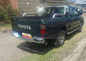 Toyota Hilux 2003 Green