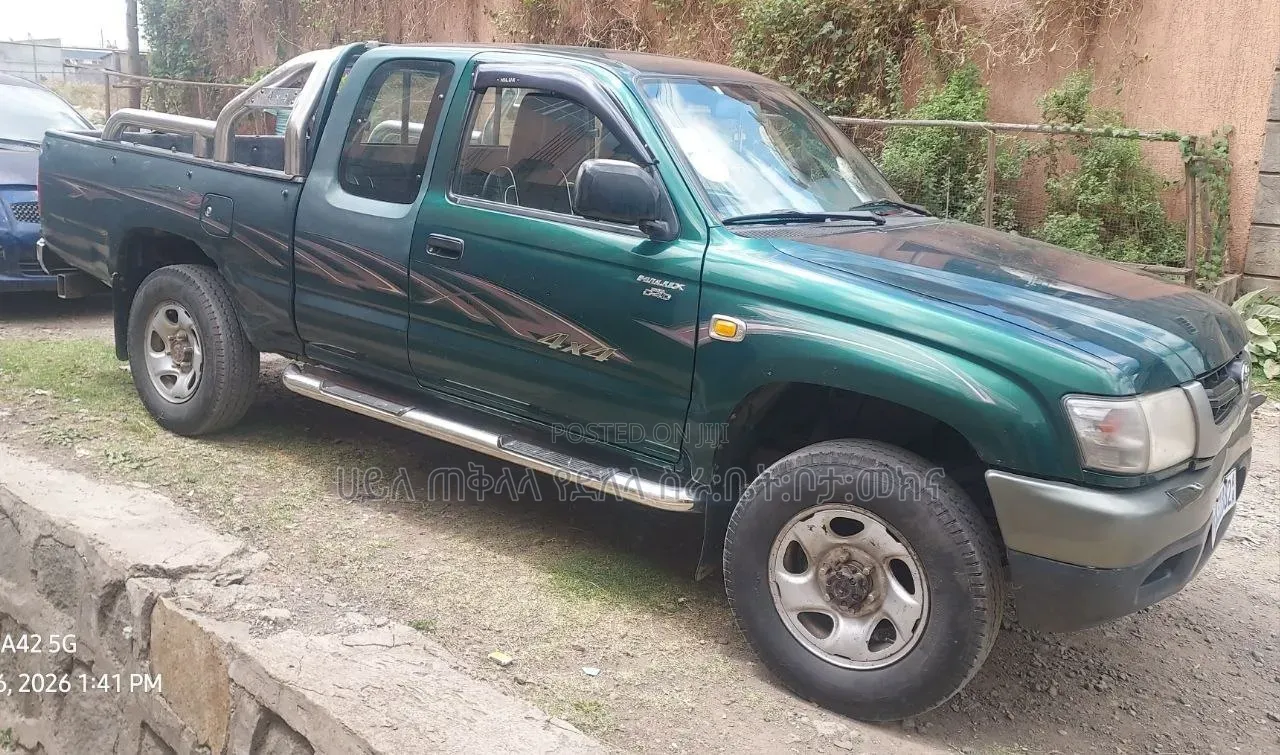 Toyota Hilux 2003 Green