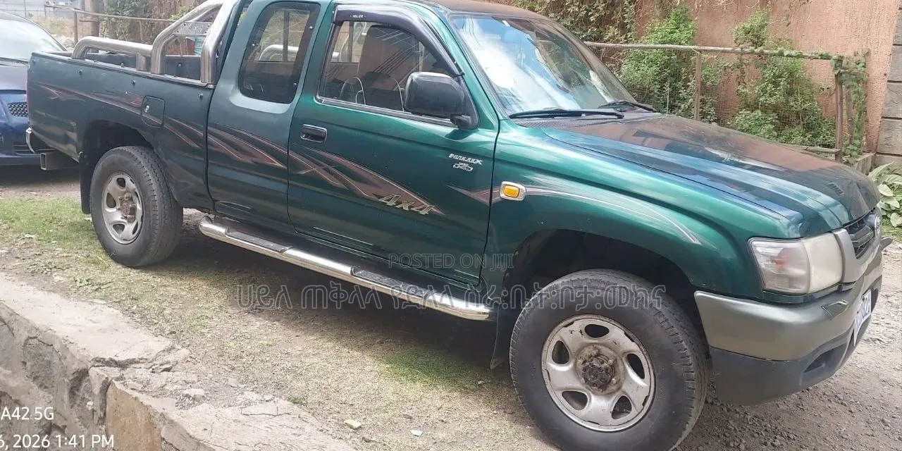 Toyota Hilux 2003 Green
