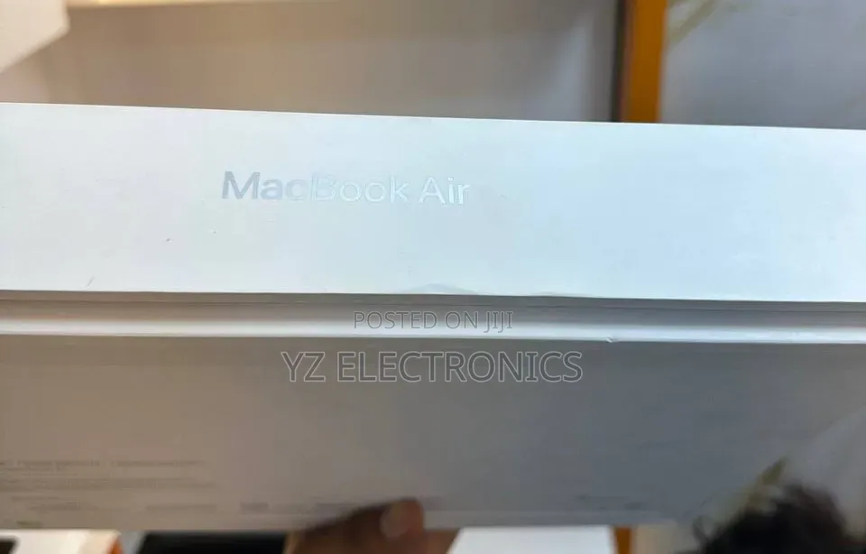 New Laptop Apple MacBook Pro M1 16GB Intel Core i9 SSD 256GB
