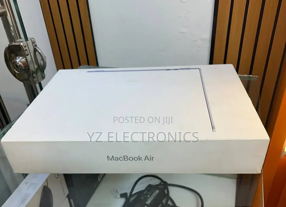 New Laptop Apple MacBook Pro M1 16GB Intel Core i9 SSD 256GB