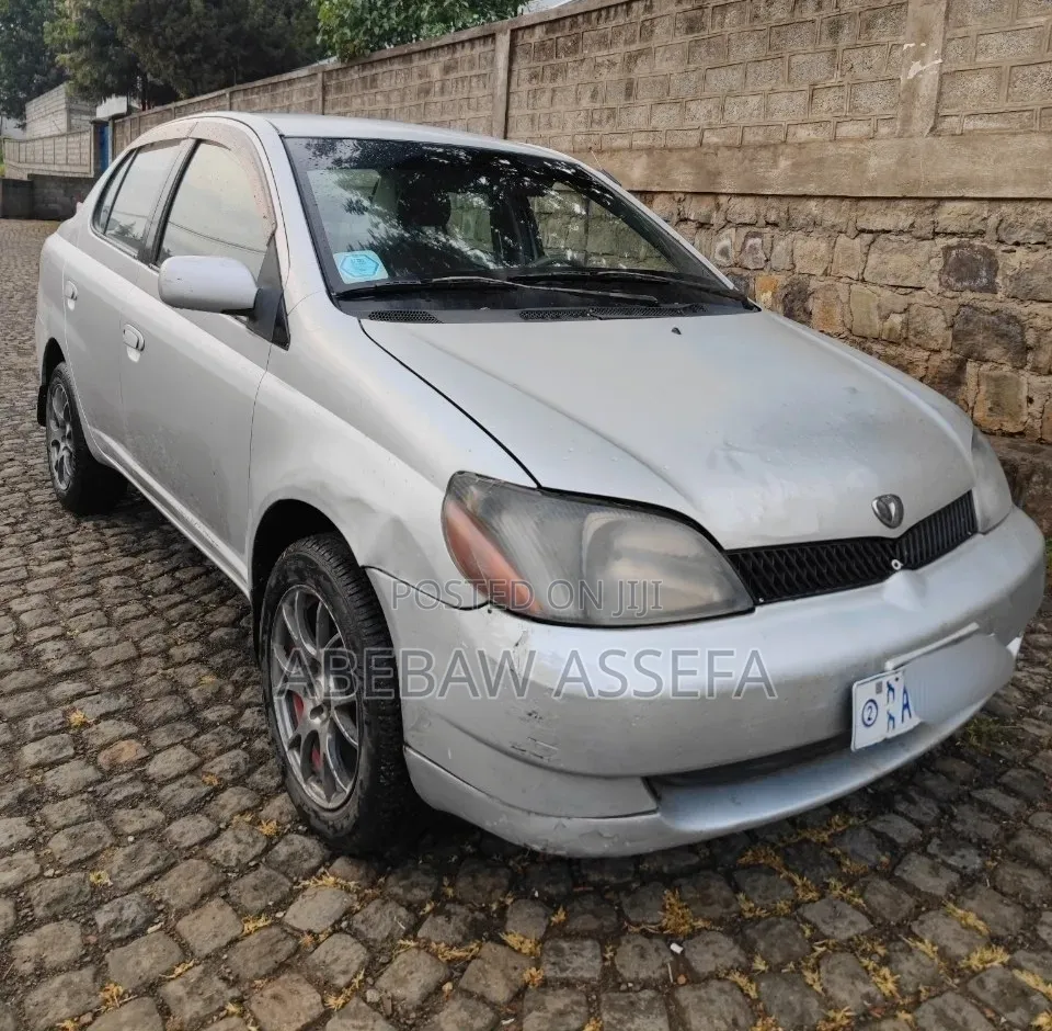 Toyota Platz 2001 Silver