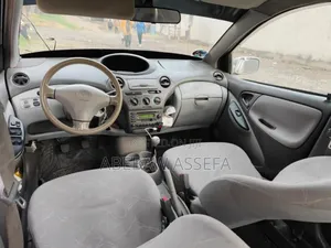 Toyota Platz 2001 Silver
