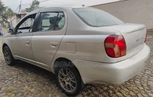 Toyota Platz 2001 Silver