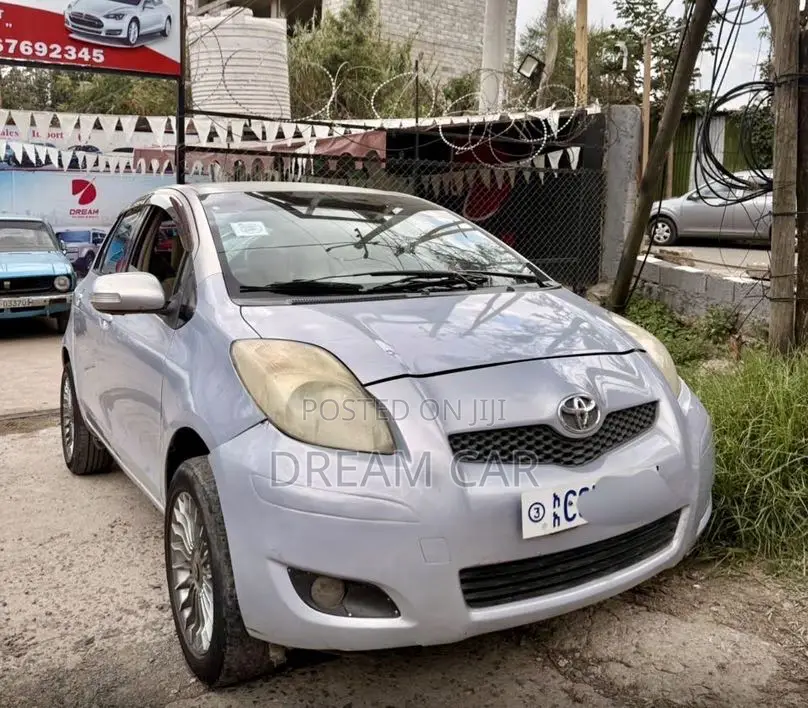 Toyota Yaris 2010 Silver