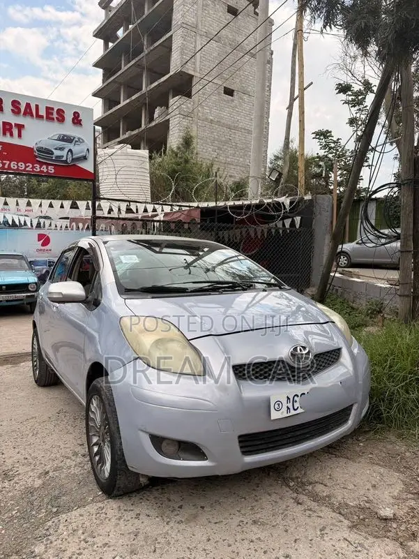 Toyota Yaris 2010 Silver