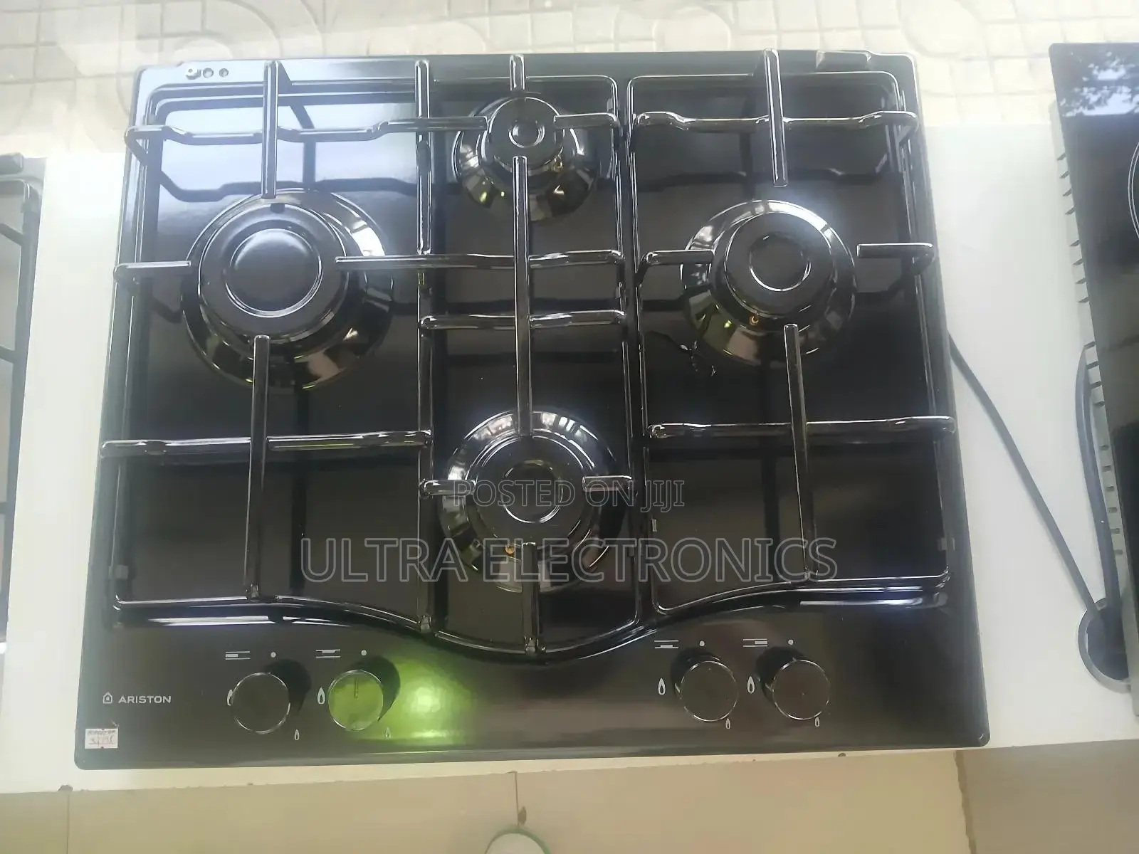 Gas 4-Burner Ariston Built-in Hob Featuring a Black Tempered Glass