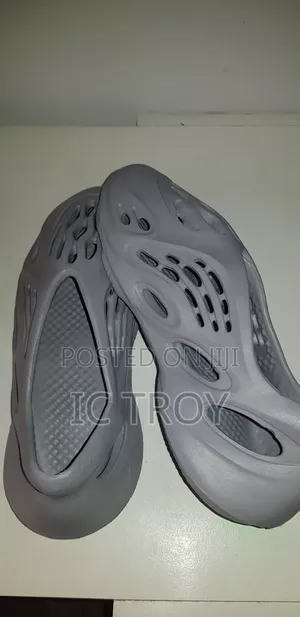 Yeezy Foam [] Runner
