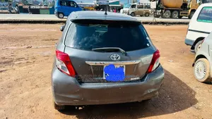Toyota Yaris Base Hatchback 5dr 2011 Gray