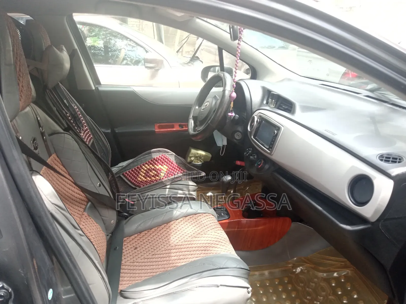 Toyota Yaris Base Hatchback 5dr 2011 Gray