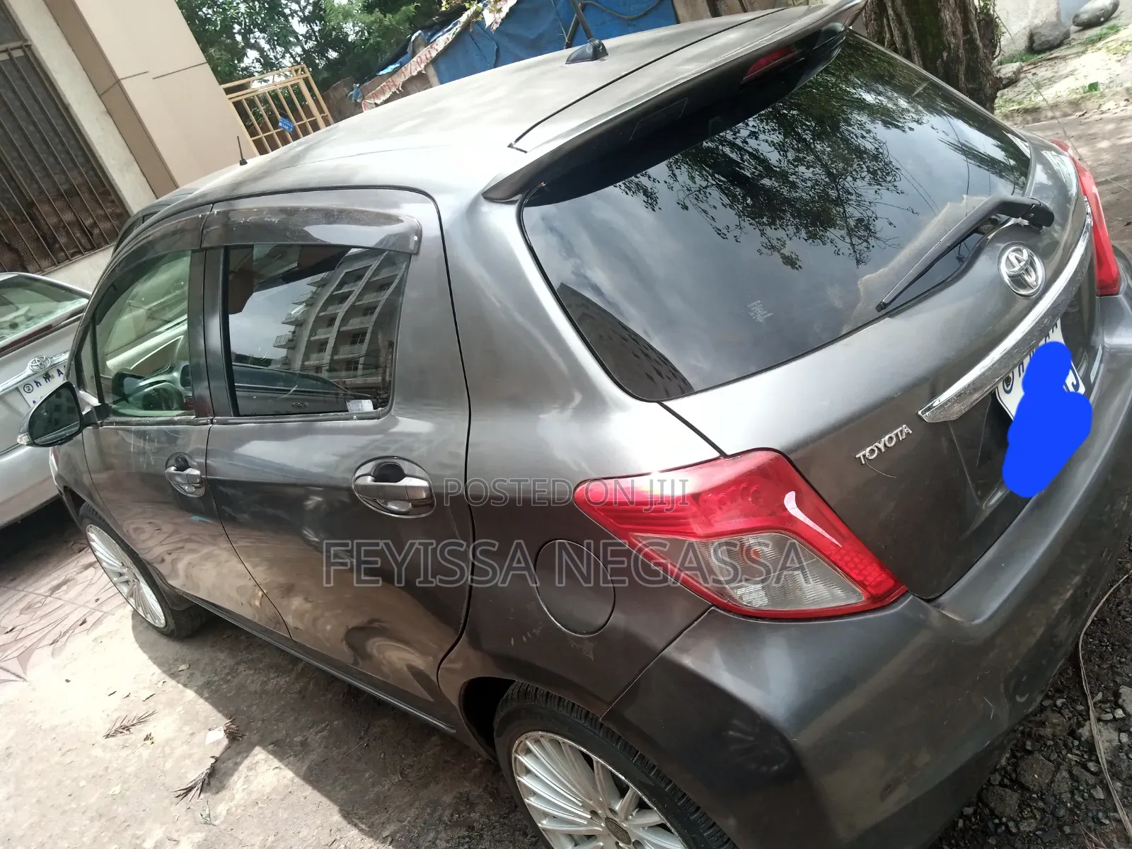 Toyota Yaris Base Hatchback 5dr 2011 Gray