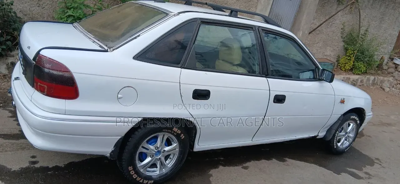 Opel Astra 1998 White