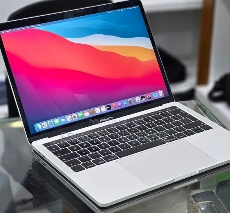 New Laptop Apple MacBook Pro M1 16GB Intel Core i7 SSD 512GB