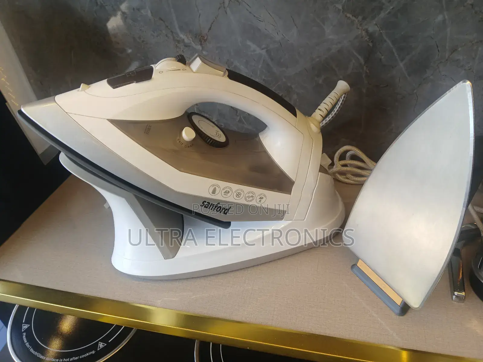 Sanford Steam Iron. This Model Features a 2200w Heating Capacity