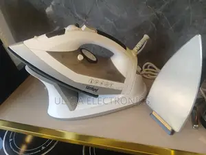 Sanford Steam Iron. This Model Features a 2200w Heating Capacity