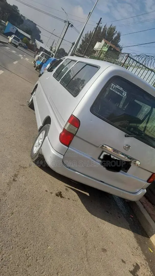Toyota HiAce 2011 Silver