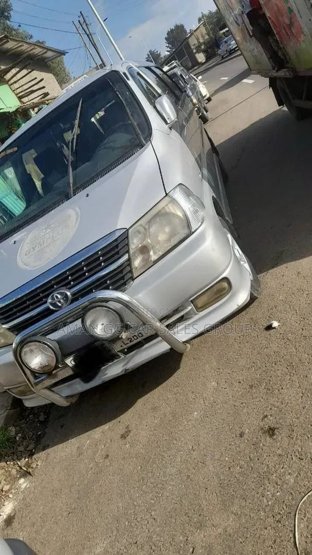 Toyota HiAce 2011 Silver