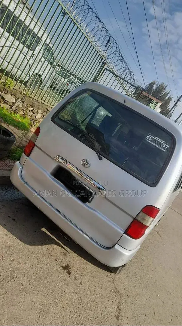 Toyota HiAce 2011 Silver