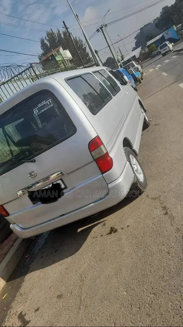 Toyota HiAce 2011 Silver