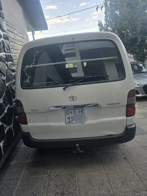 Toyota HiAce 2011 White