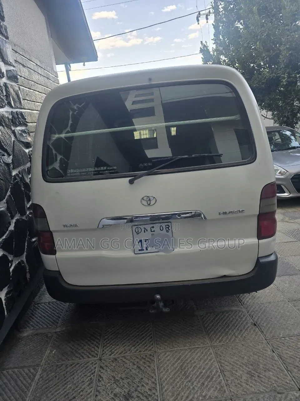 Toyota HiAce 2011 White