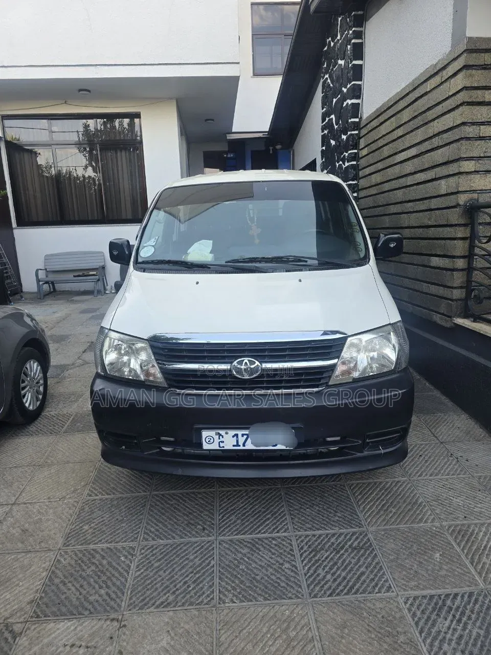 Toyota HiAce 2011 White