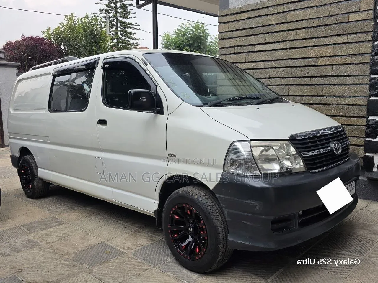 Toyota HiAce 2011 White