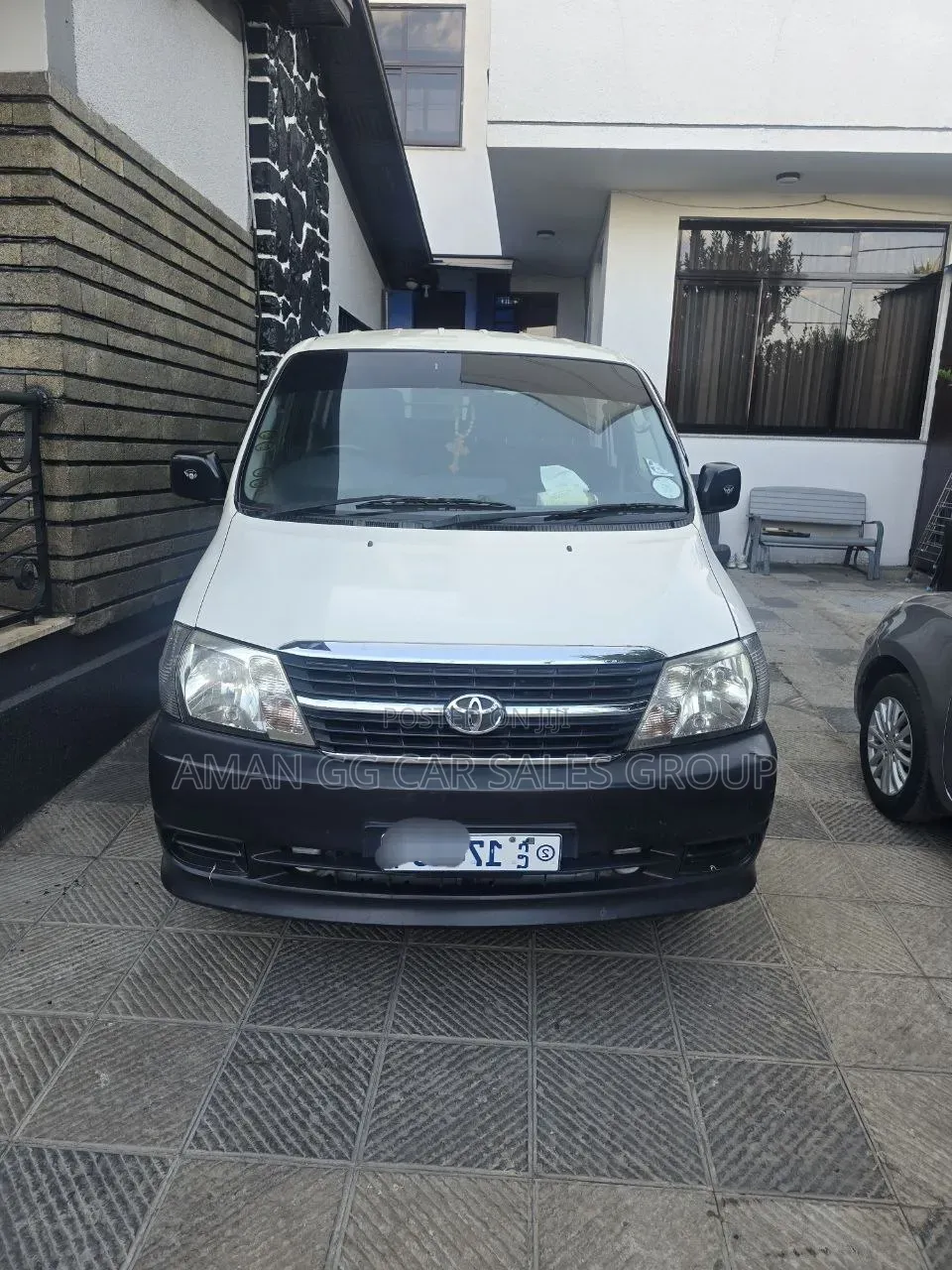 Toyota HiAce 2011 White