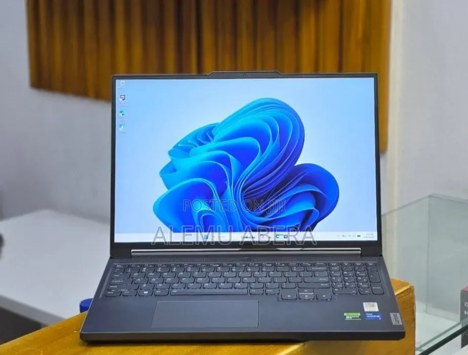 New Laptop Lenovo Legion 5 8GB Intel Core i7 SSD 1T