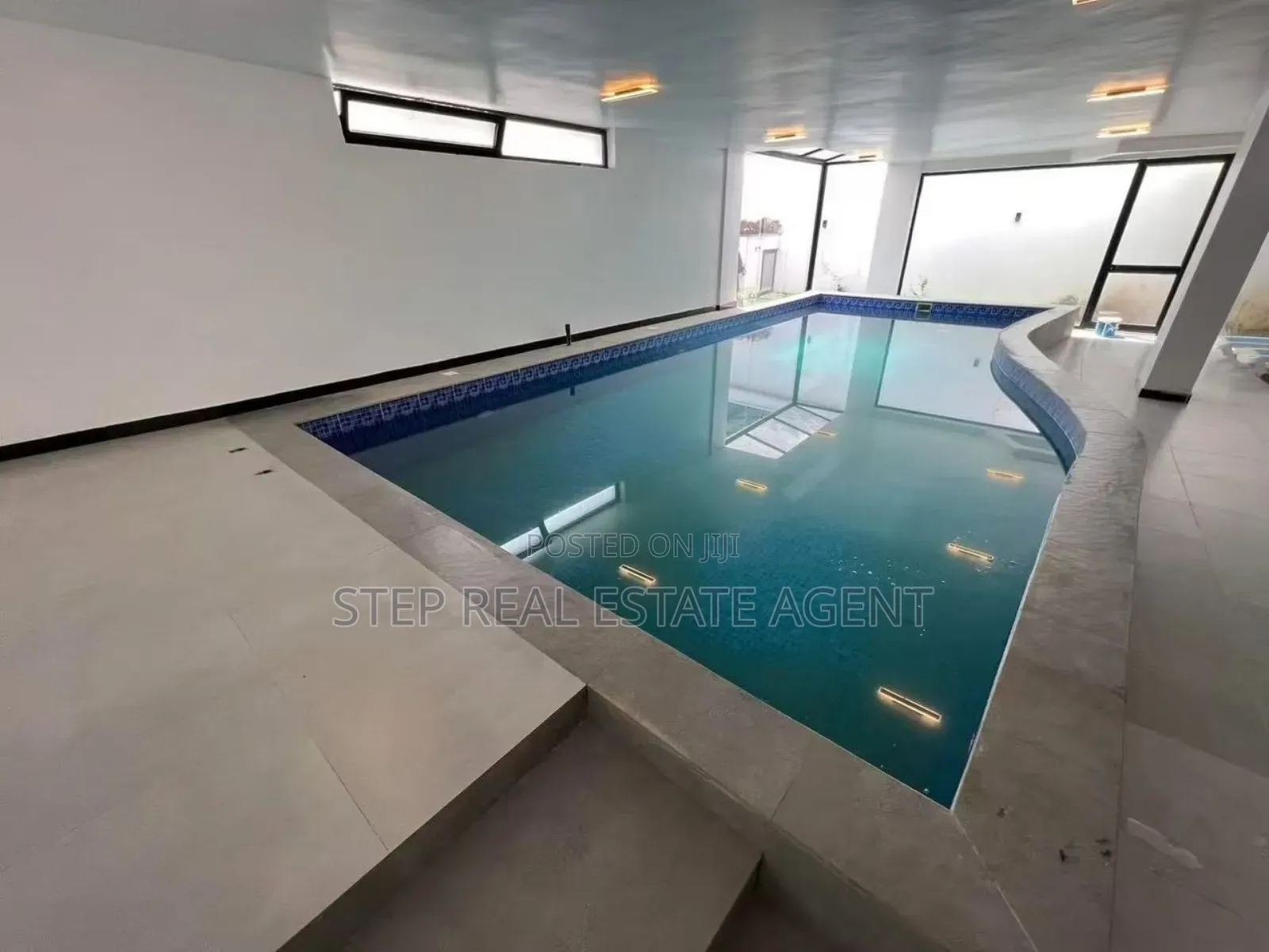 8bdrm House in Cmc, Bole for sale