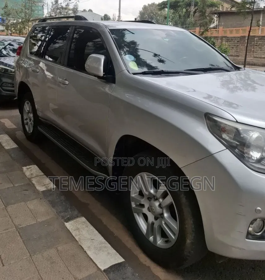 Toyota Land Cruiser 2012 Silver