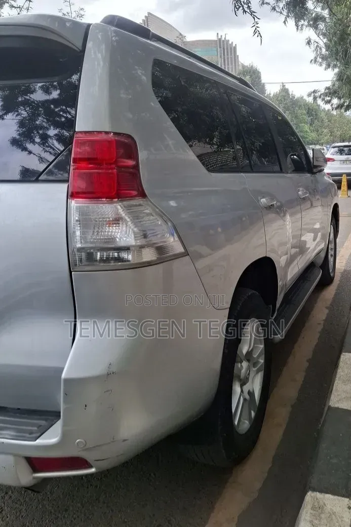 Toyota Land Cruiser 2012 Silver