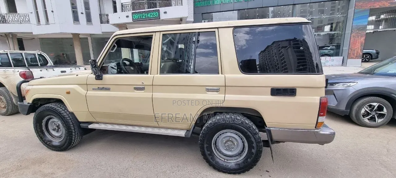 Toyota Land Cruiser 2013 Beige