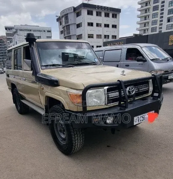 Toyota Land Cruiser 2013 Beige