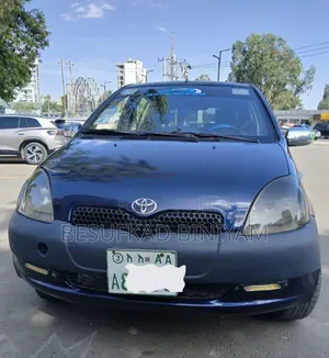 Toyota Vitz 2000 Blue