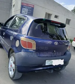 Toyota Vitz 2000 Blue