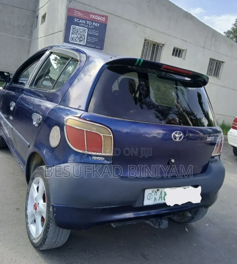 Toyota Vitz 2000 Blue