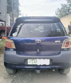 Toyota Vitz 2000 Blue