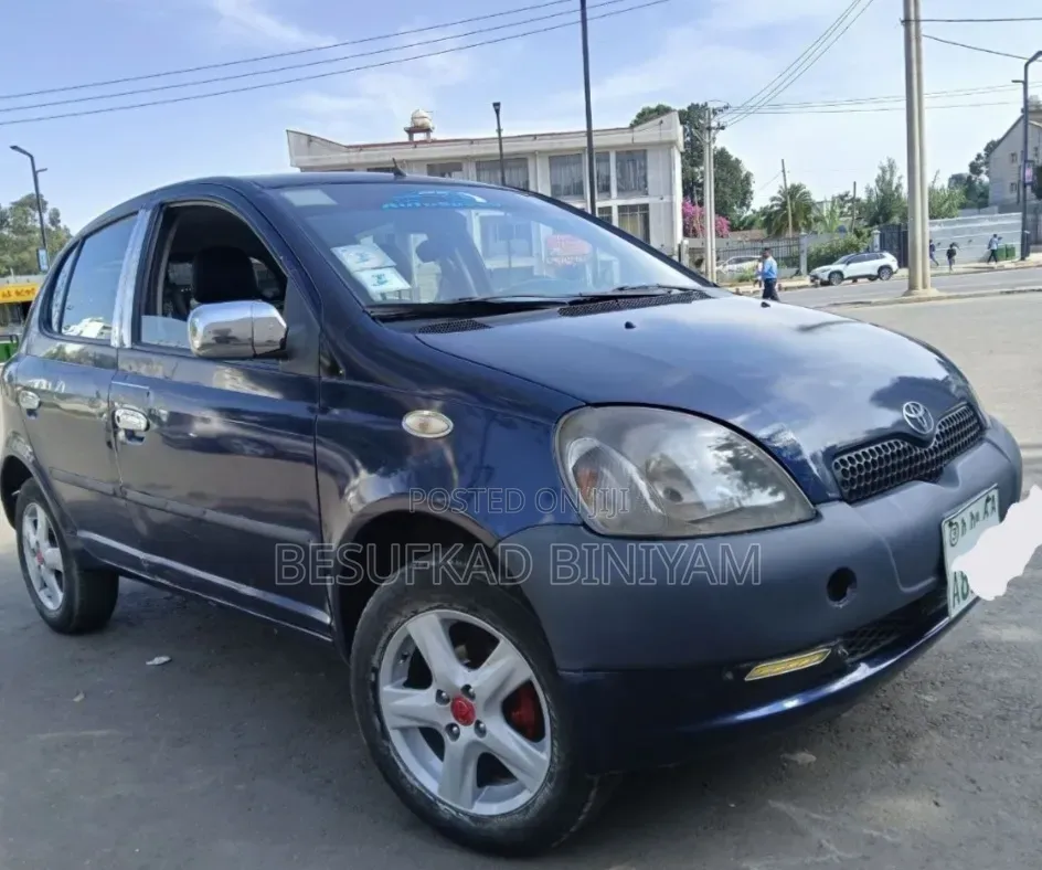 Toyota Vitz 2000 Blue