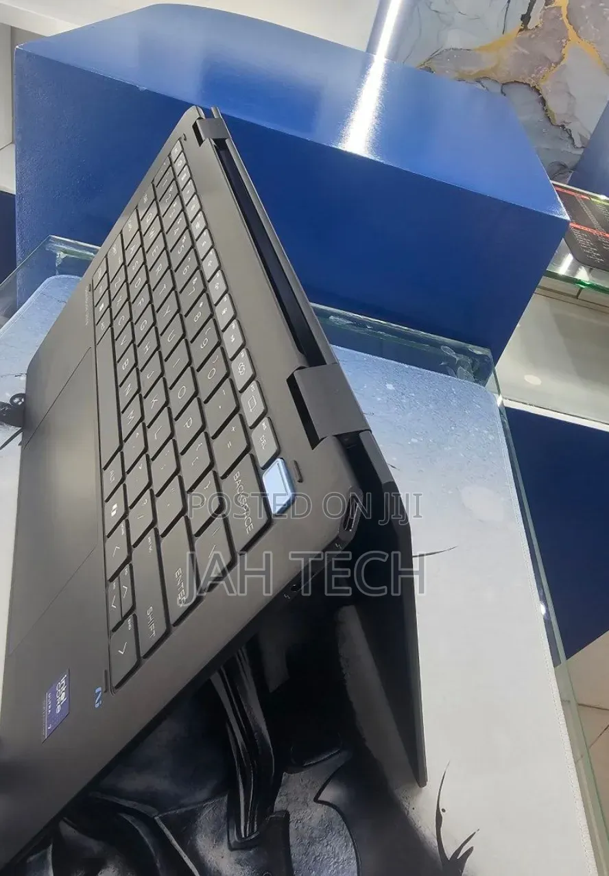 New Laptop HP OmniBook Ultra Flip 14" 16GB Intel Core Ultra 7 SSD 1T