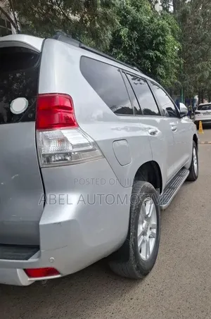 Toyota Land Cruiser Prado 4.0 Petrol GX-L 2012 Silver