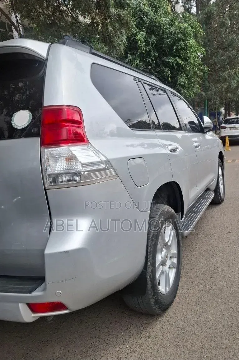Toyota Land Cruiser Prado 4.0 Petrol GX-L 2012 Silver