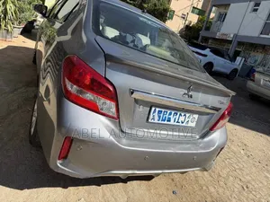 Mitsubishi Attrage 2022 Silver
