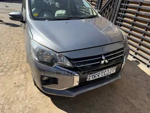 Mitsubishi Attrage 2022 Silver