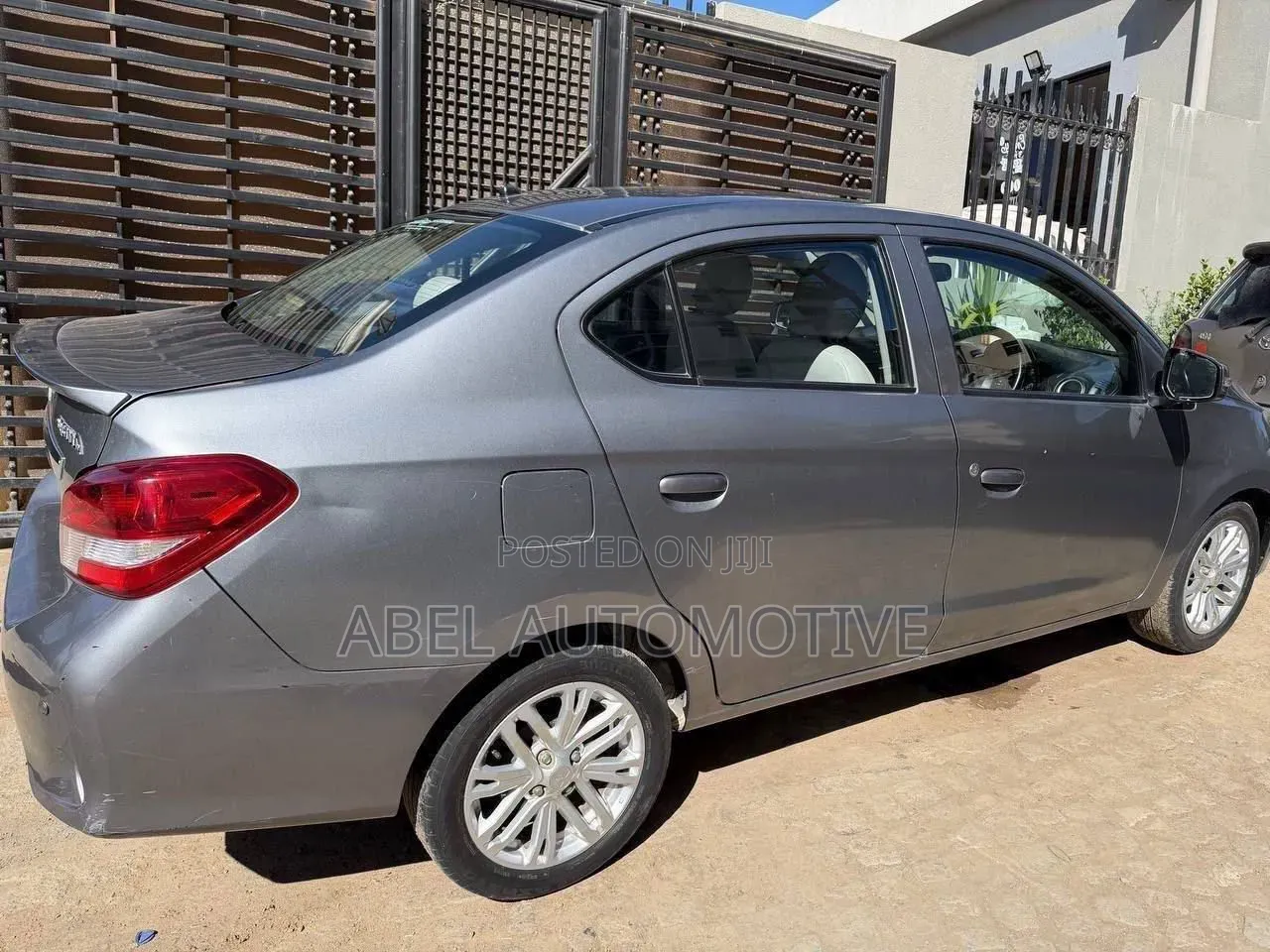 Mitsubishi Attrage 2022 Silver