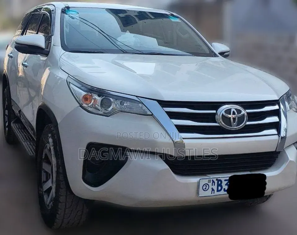 Toyota Fortuner 2.4 D AWD 2017 White