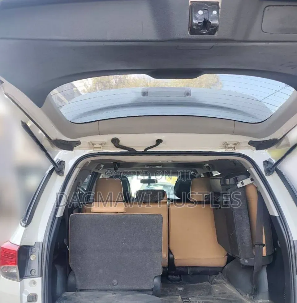 Toyota Fortuner 2.4 D AWD 2017 White