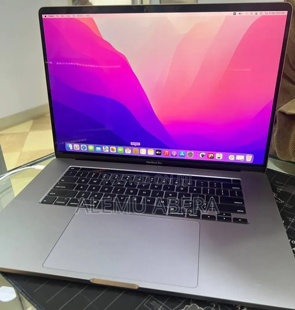 New Laptop Apple MacBook Pro 2019 32GB Intel Core i9 SSD 512GB