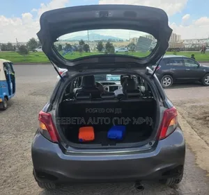 Toyota Yaris 2012 Gray